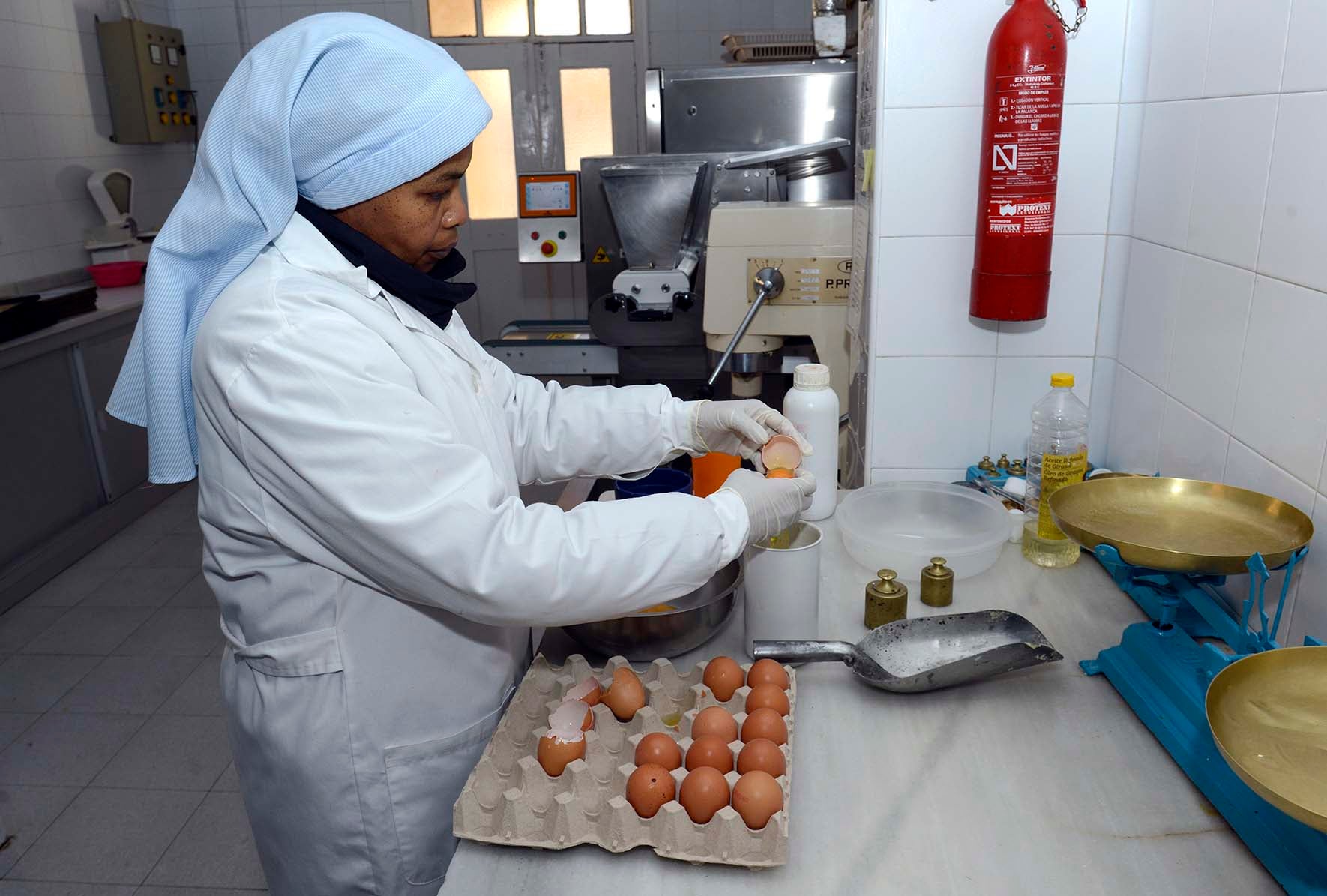 Las hermanas del Real Monasterio de San Benito del Real de Sahagún elaboran numerosos dulces de forma artesanal con recetas que atesoran desde la Edad Media.