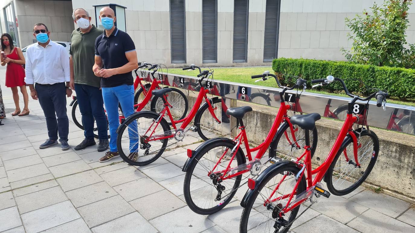 El Ayuntamiento de León acomete un plan 'renove' para reactivar las bicis de uso público en el marco del plan para conseguir una «ciudad sostenible». La inversión final alcanzará los 300.000 euros. 