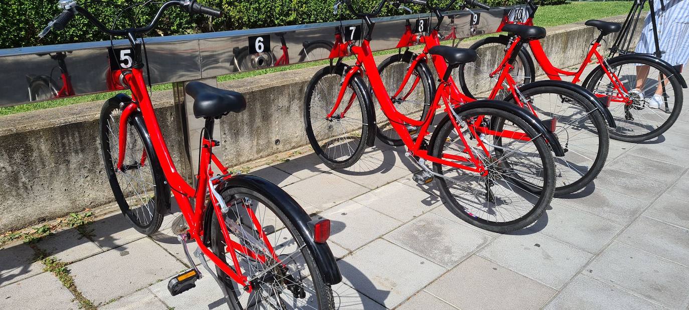 El Ayuntamiento de León acomete un plan 'renove' para reactivar las bicis de uso público en el marco del plan para conseguir una «ciudad sostenible». La inversión final alcanzará los 300.000 euros. 