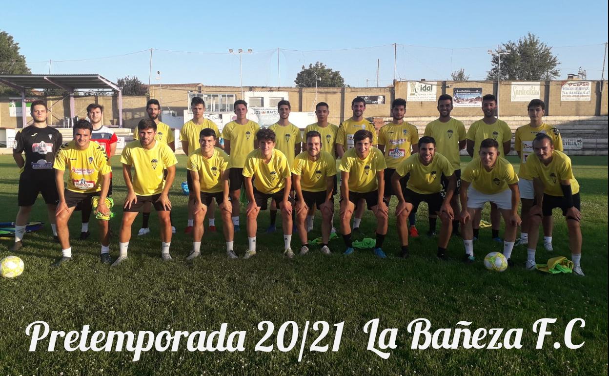 Foto de familia del primer entrenamiento de La Bañeza.