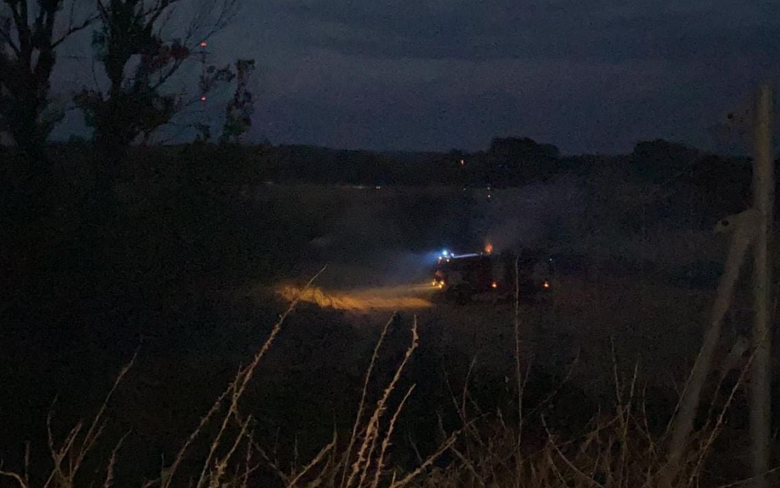 Un incendio en Vilecha obliga a intervenir a efectivos de Bomberos y Junta. Las llamas fueron controladas por los efectivos desplazados al lugar en el entronque de esta localidad con la LE-11. 