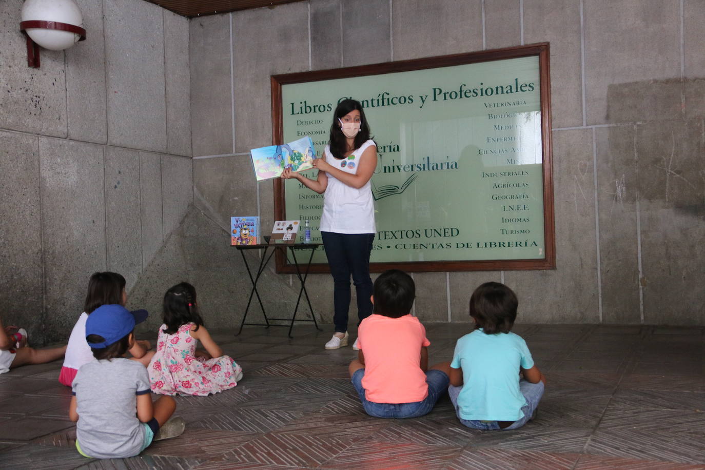 León se contagia de la lectura. 