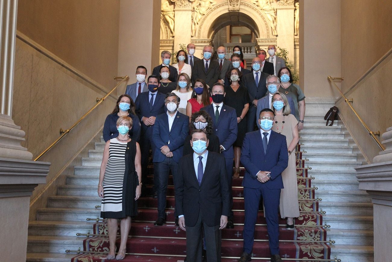 El consejero de Agricultura, Jesús Julio Carnero, participa en la Conferencia Sectorial sobre la PAC. En la imagen junto al ministro de Agricultura, Pesca y Alimentación, Luis Planas y el secretario general de Agricultura, Fernando Miranda.