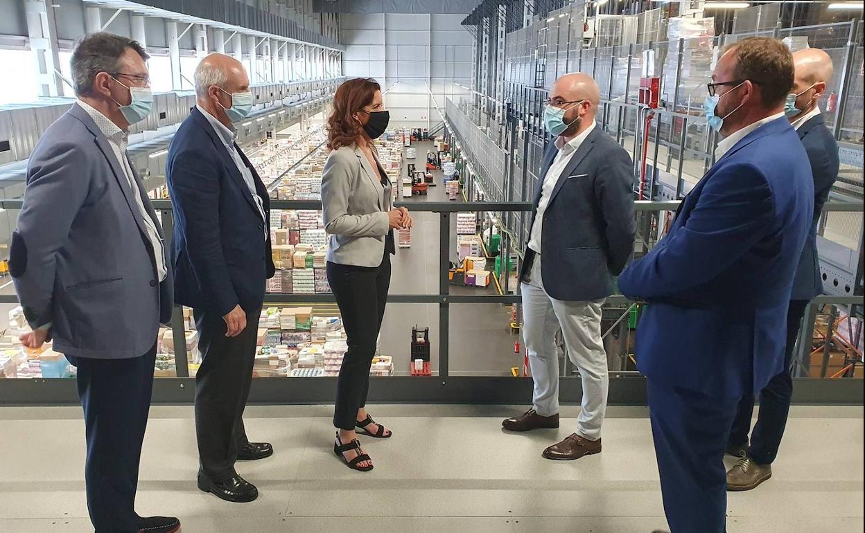 Visita de la consejera de Empleo e Industria, Carlota Amigo al Bloque Logístico de Mercadona en Villadangos del Páramo.