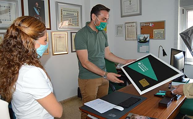 Banderín de Peñacorada para la Guardia Civil.