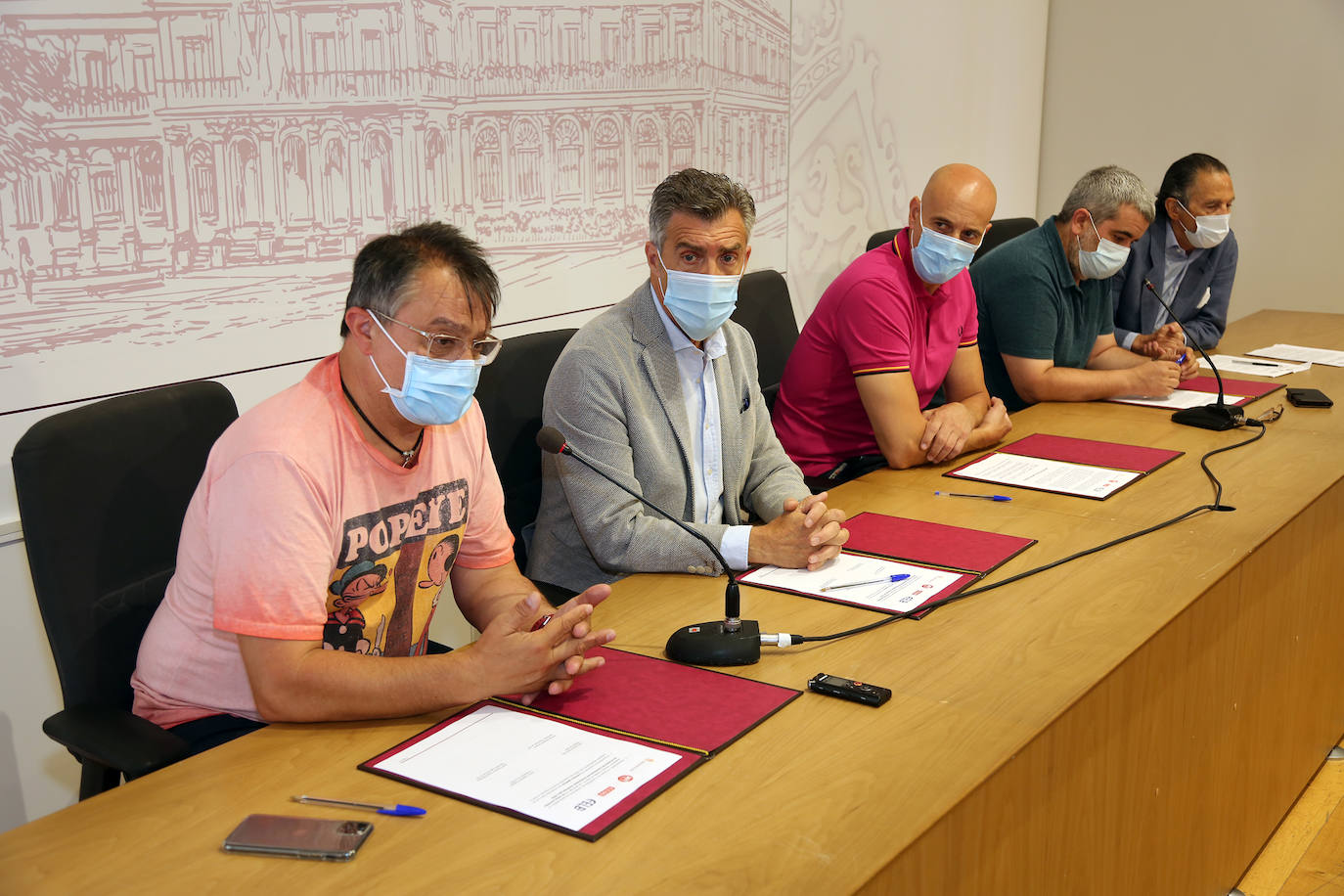 Fotos: Firma del Diálogo Social en el Ayuntamiento de León