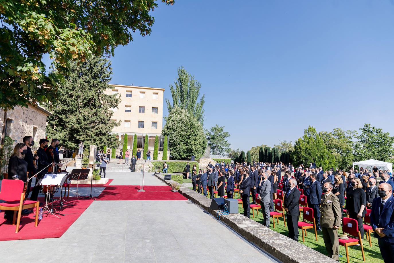 Fotos: Homenaje institucional de la Junta a las víctimas de la covid-19