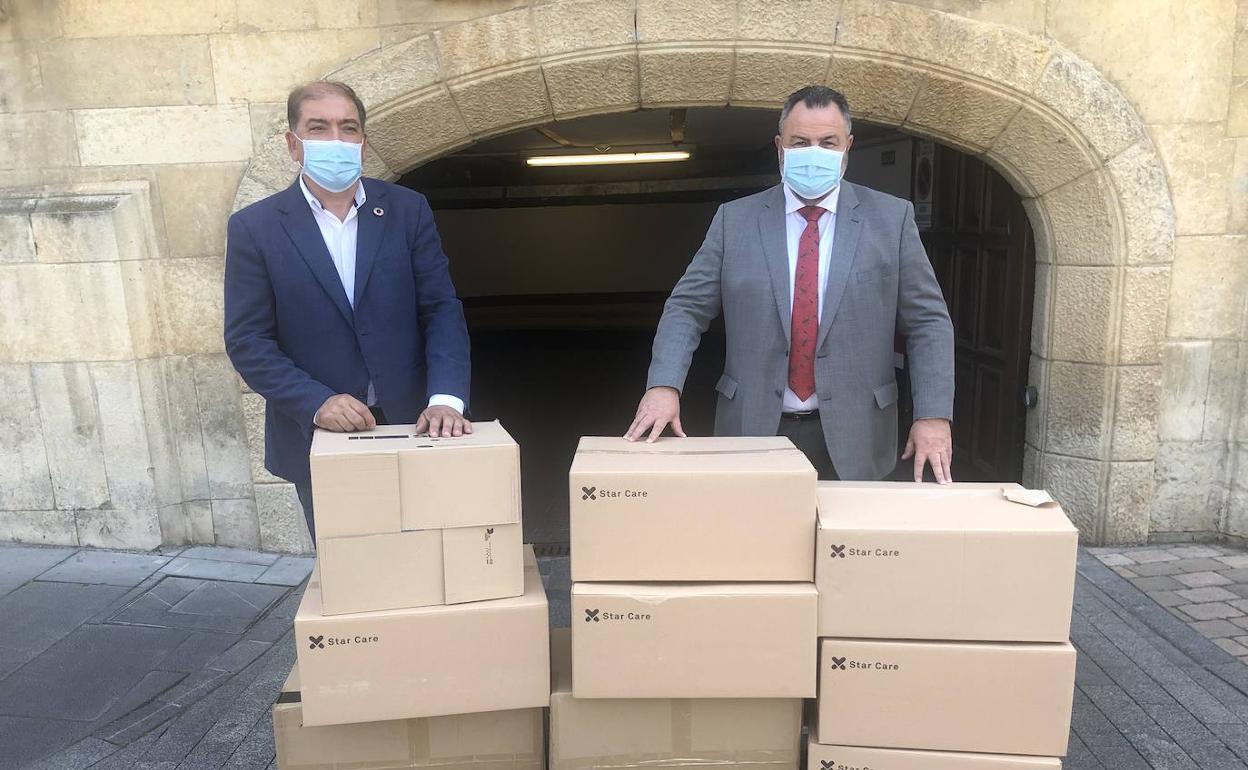 La Diputación de León recibe 3.500 mascarillas de la Federación de Municipios