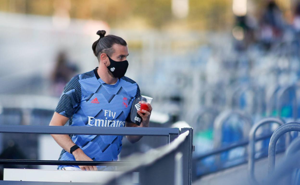 Gareth Bale, en la grada durante el partido ante el Villarreal. 