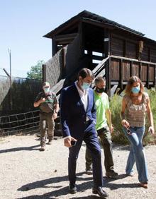 Imagen secundaria 2 - La Junta apuesta por el «equilibrio poblacional del lobo» para que su coexistencia con la ganadería sea «lo más pacífica posible»