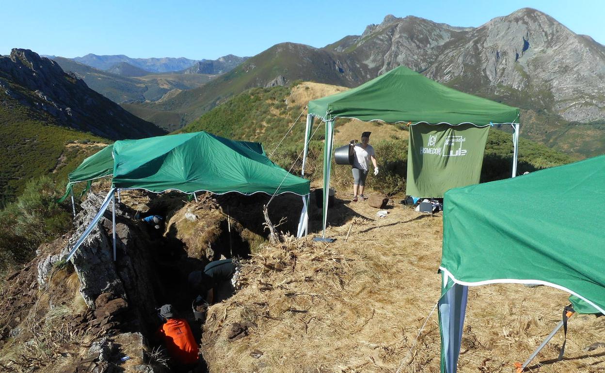 La Universidad de León desarrolla la I Campaña de Excavación arqueológica de las trincheras de El Regañón