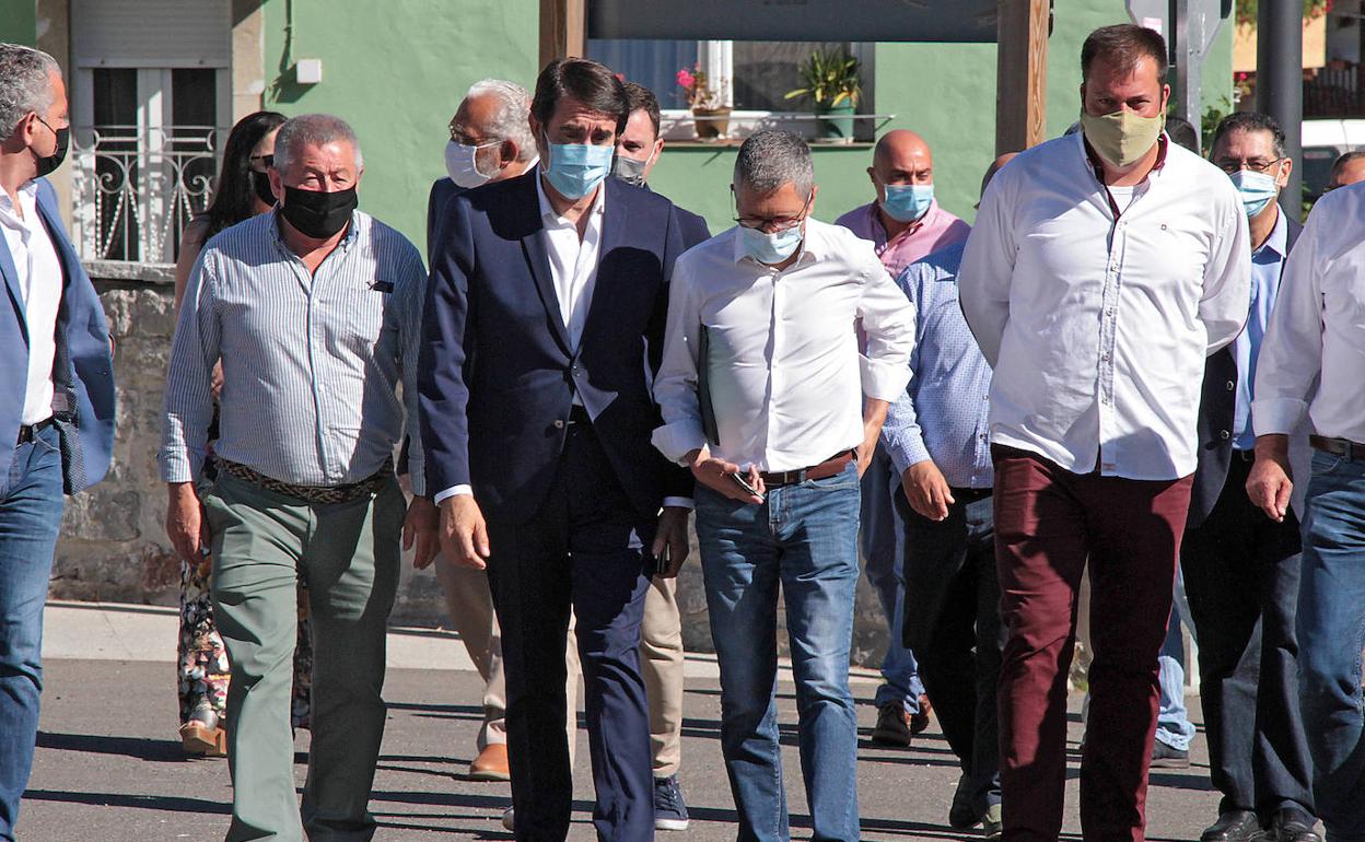 El consejero y el secretario de Estado en su visita. 