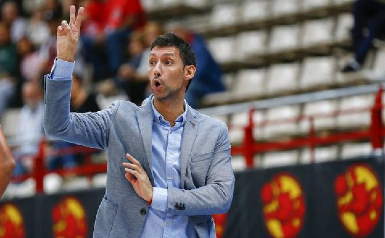 Pepe Vázquez, entrenador del Embutidos Pajariel.