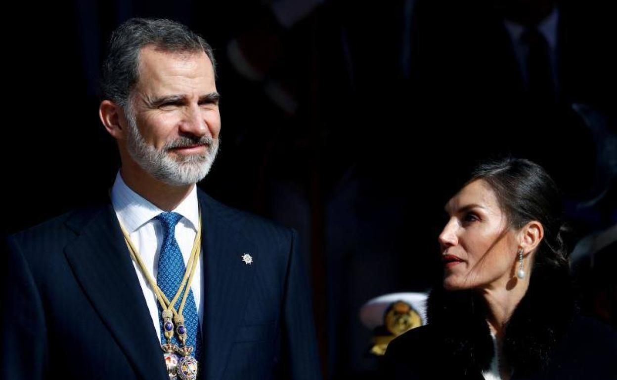 Felipe VI y doña Letizia durante la inauguración en el Congreso de la XIV Legislatura.