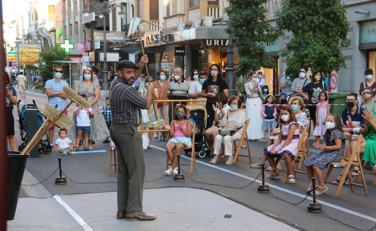 'Tras la escoba' fue la primera representación en Odoño II. 