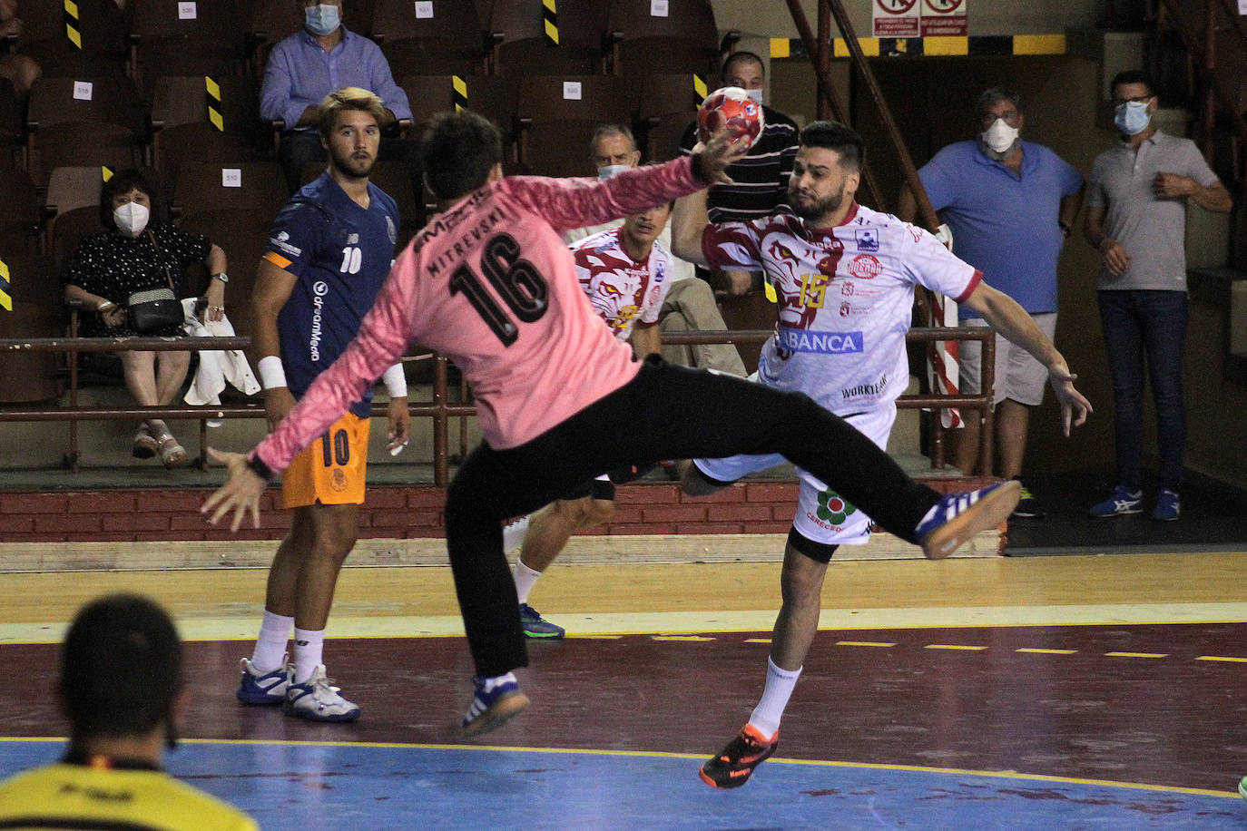 Fotos: Las imágenes del Abanca Ademar-Oporto