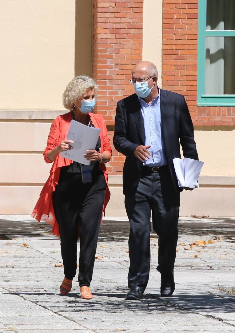 El vicepresidente, portavoz y consejero de Transparencia, Ordenación del Territorio y Acción Exterior, Francisco Igea, y la consejera de Sanidad, Verónica Casado, comparecen en rueda de prensa posterior al Consejo de Gobierno