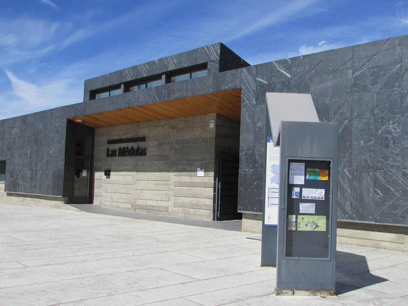 El Consorcio Provincial de Turismo y Leonoticias realizan un recorrido por tierras bercianas para conocer Las Médulas, el monasterio de Carracedo y Villafranca del Bierzo