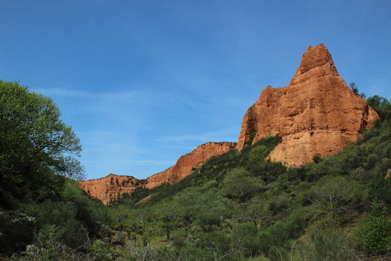 El Consorcio Provincial de Turismo y Leonoticias realizan un recorrido por tierras bercianas para conocer Las Médulas, el monasterio de Carracedo y Villafranca del Bierzo