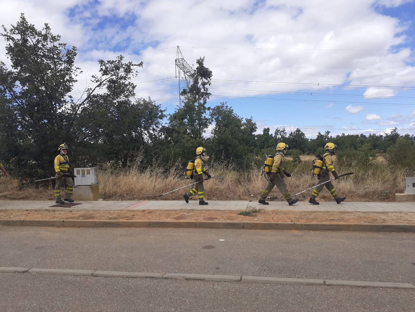 El incendio, cuyas causas se desconocen por el momento, se ha iniciado en torno a las 14:20 horas de este domingo y ha sido controlado por efectivos de Protección Civil