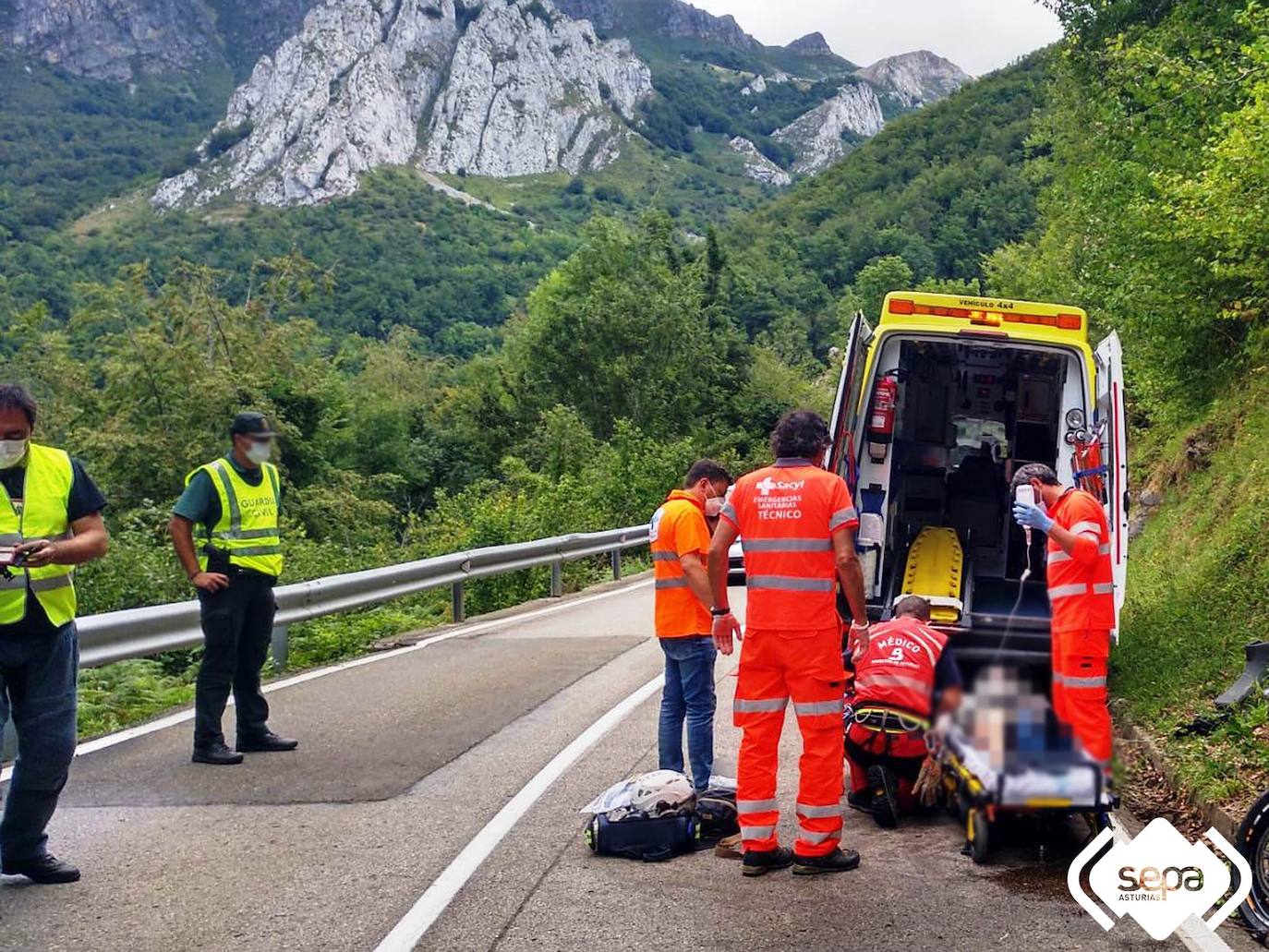 Fotos: Un motorista herido tras un accidente en Oseja de Sajambre