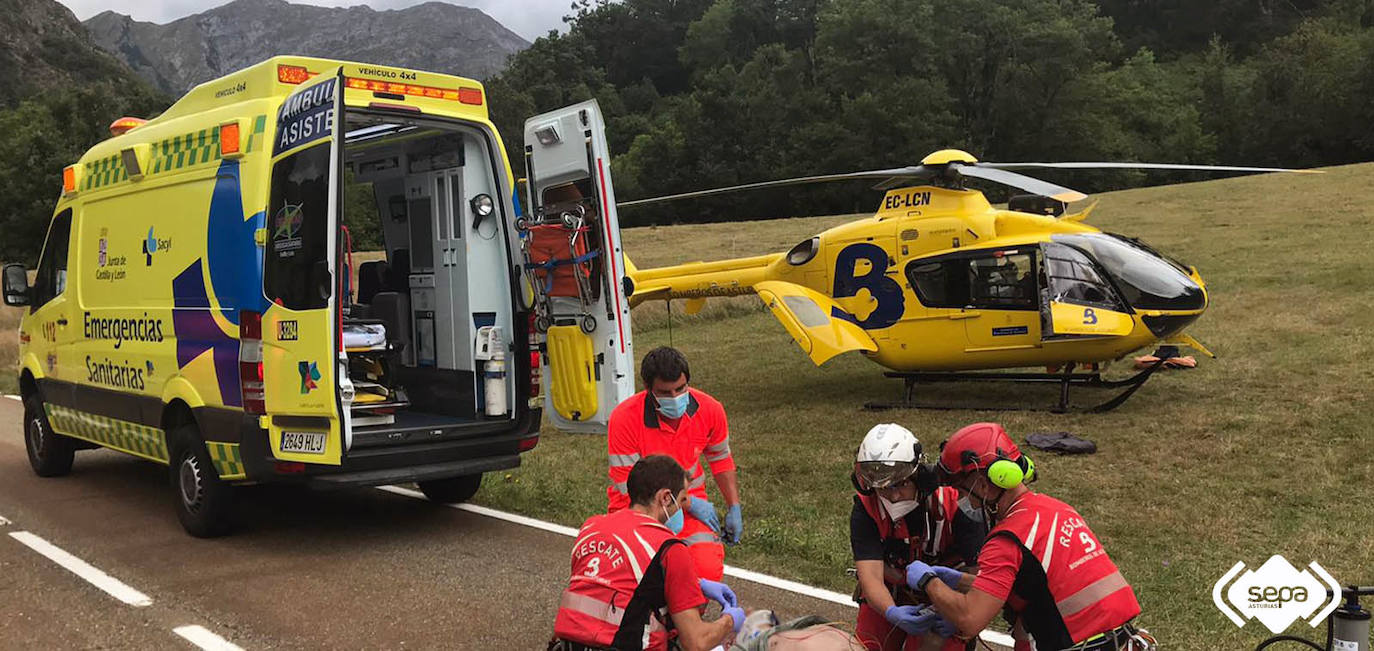 Fotos: Un motorista herido tras un accidente en Oseja de Sajambre