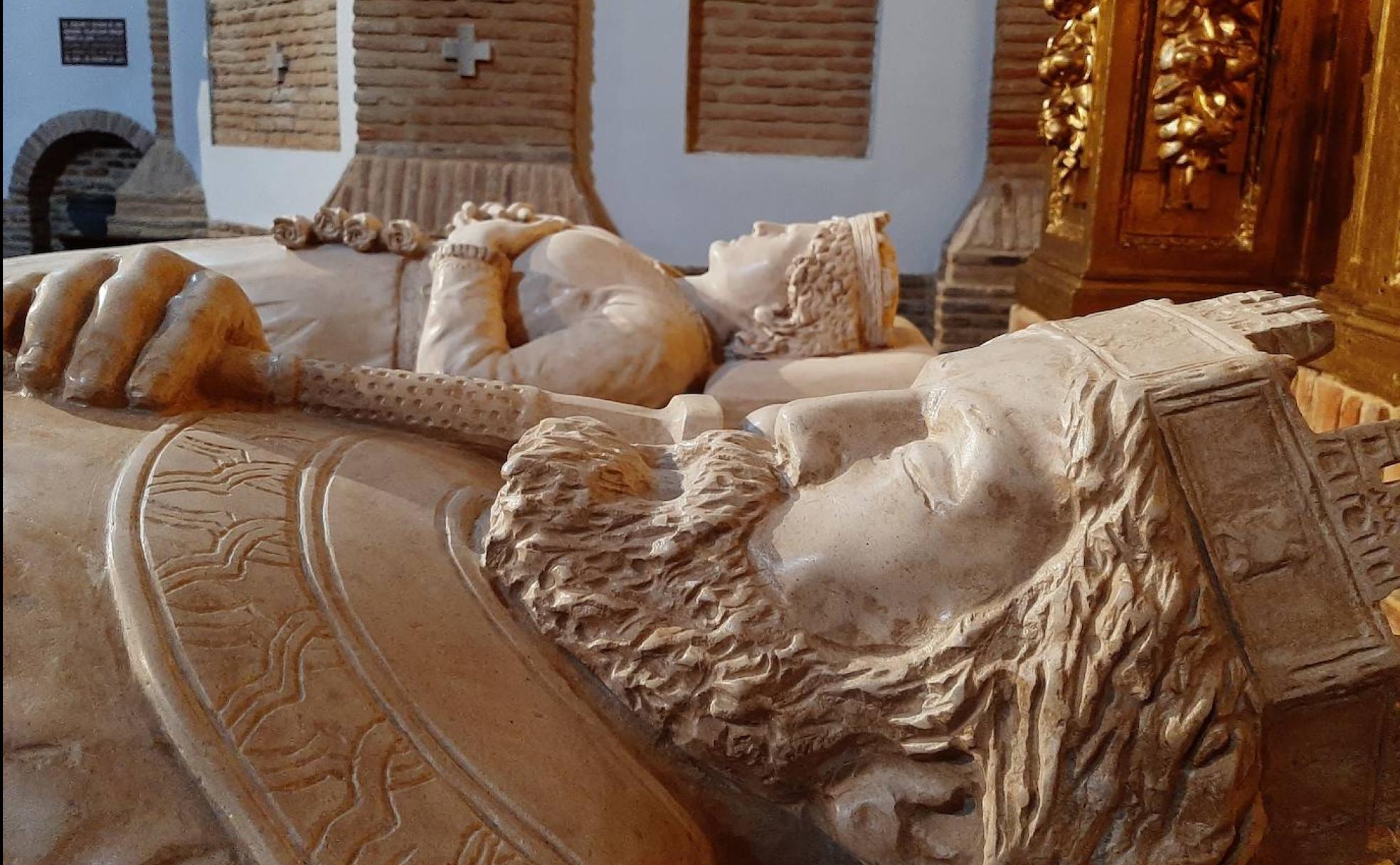 Imagen de la escultura de Alfonso VI. 