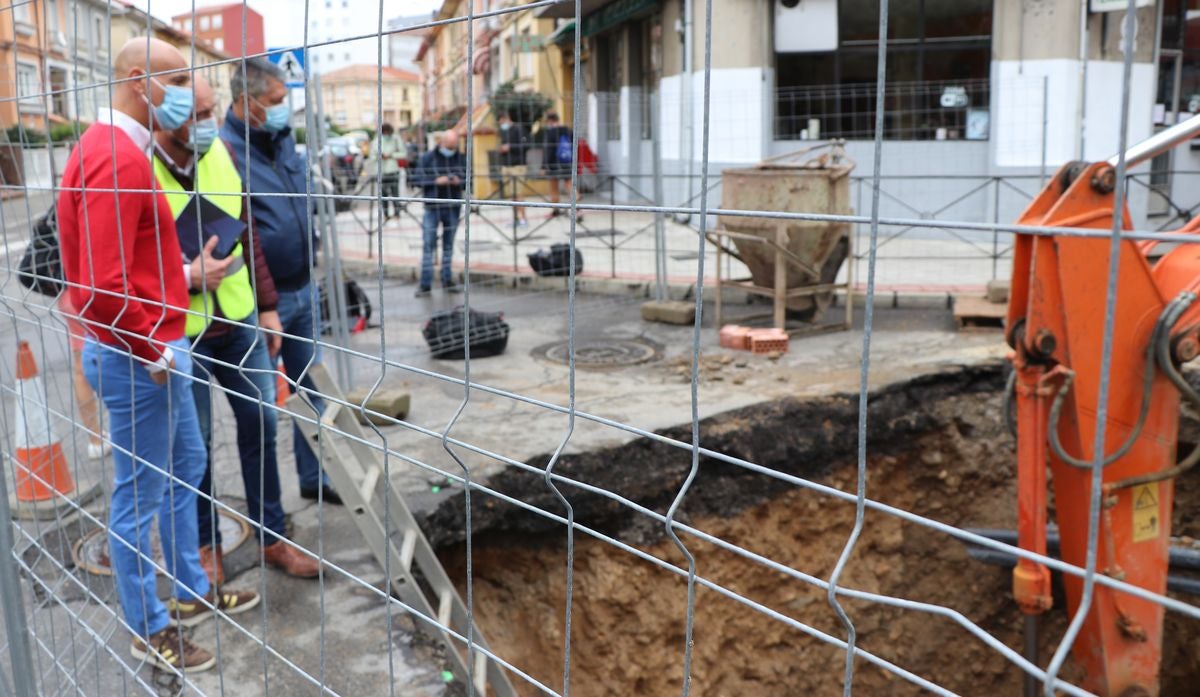 Fotos: El alcalde de León visita las obras en la red de saneamiento