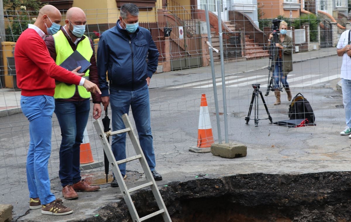Fotos: El alcalde de León visita las obras en la red de saneamiento