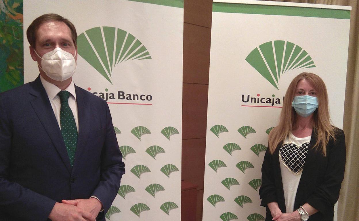 Firma del aceurdo entre Unicaja Banco y Cecap.