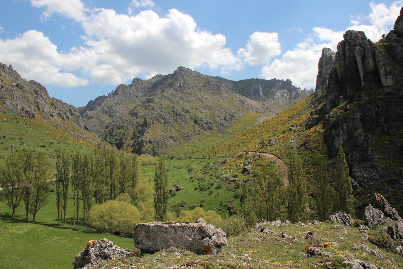 El Consorcio Provincial de Turismo y Leonoticias realizan un recorrido por estas tierras Reserva de la Biosfera para mostrar lugares de ensueño donde la naturaleza construye unos parajes espectaculares, cargados de tradición, gastronomía y cultura