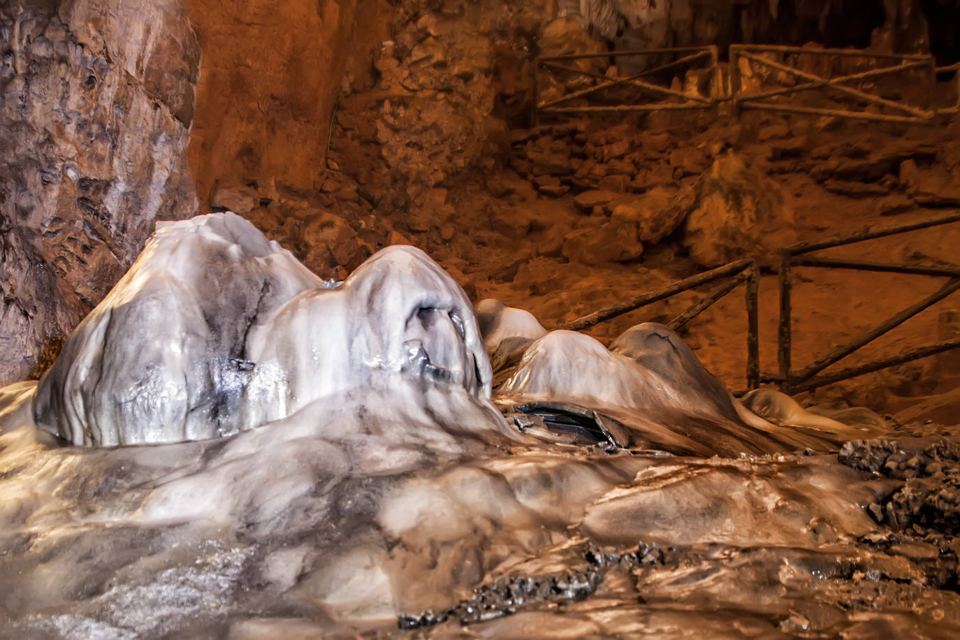 El Consorcio Provincial de Turismo y Leonoticias realizan un recorrido por estas tierras Reserva de la Biosfera para mostrar lugares de ensueño donde la naturaleza construye unos parajes espectaculares, cargados de tradición, gastronomía y cultura