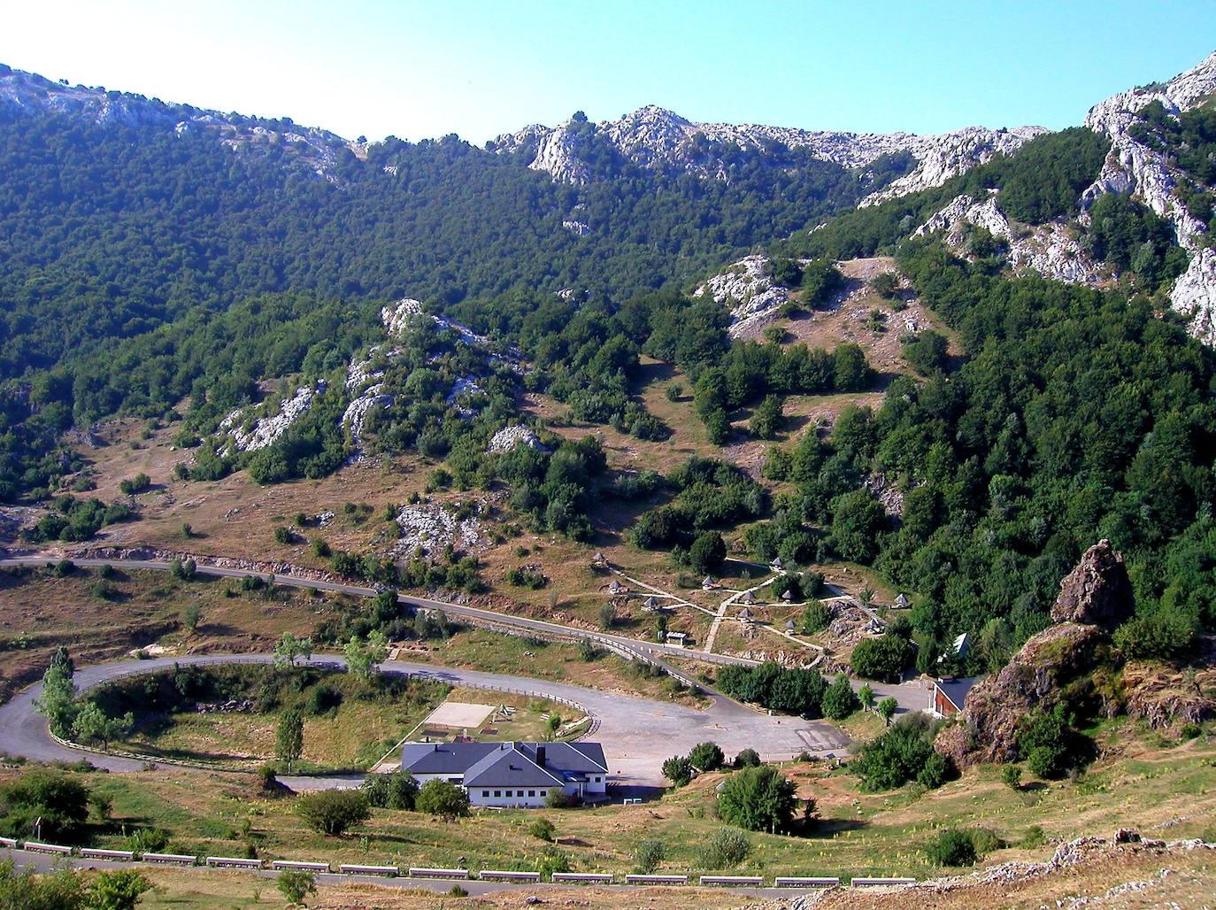 El Consorcio Provincial de Turismo y Leonoticias realizan un recorrido por estas tierras Reserva de la Biosfera para mostrar lugares de ensueño donde la naturaleza construye unos parajes espectaculares, cargados de tradición, gastronomía y cultura