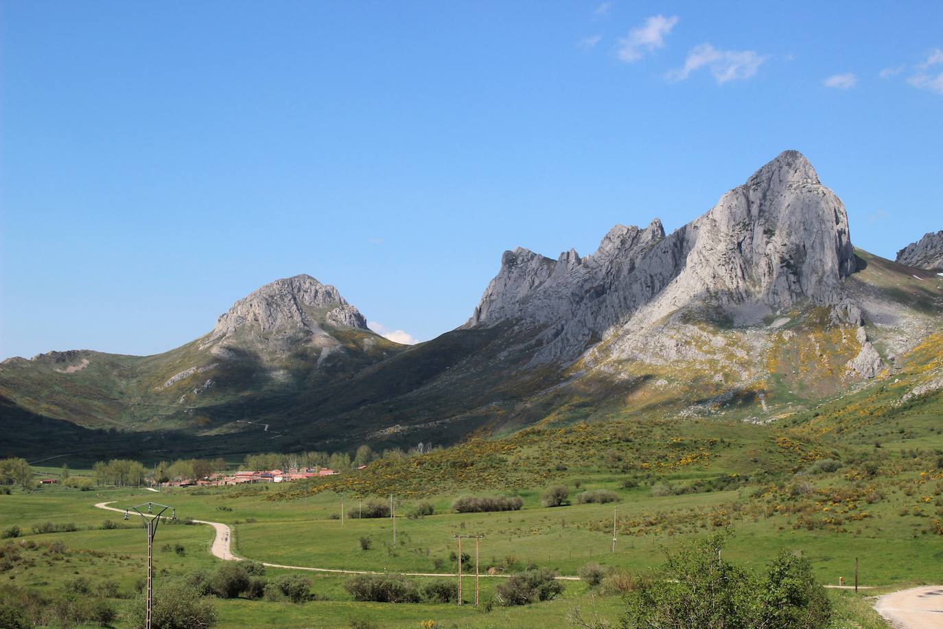 El Consorcio Provincial de Turismo y Leonoticias realizan un recorrido por estas tierras Reserva de la Biosfera para mostrar lugares de ensueño donde la naturaleza construye unos parajes espectaculares, cargados de tradición, gastronomía y cultura