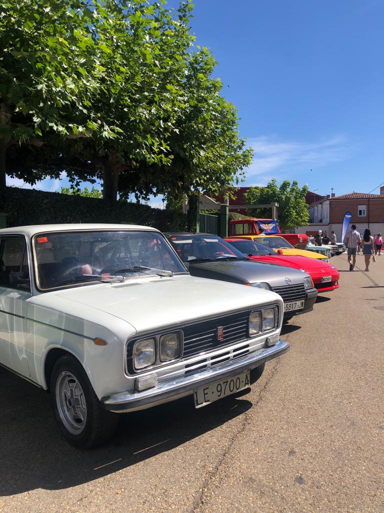 Los coches clásicos reinan en Santa María. 