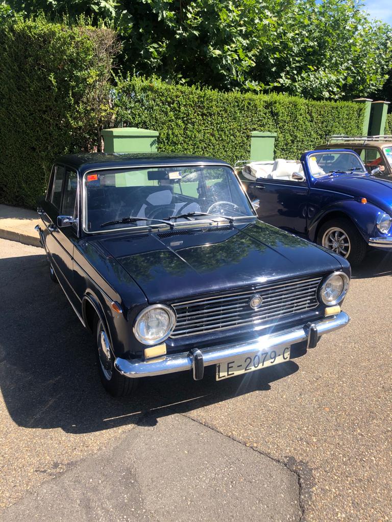 Los coches clásicos reinan en Santa María. 