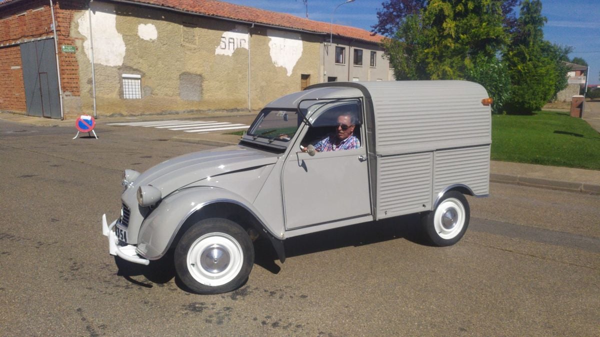 Los coches clásicos reinan en Santa María. 