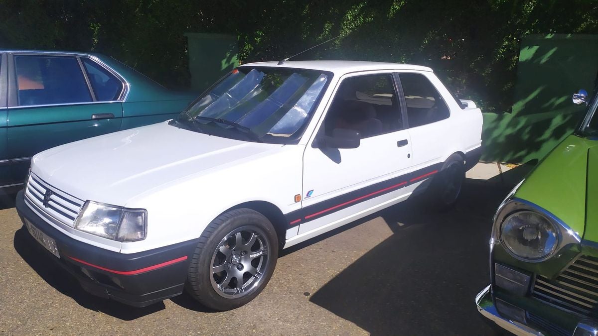 Los coches clásicos reinan en Santa María. 