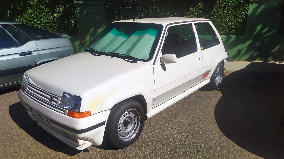 Los coches clásicos reinan en Santa María. 