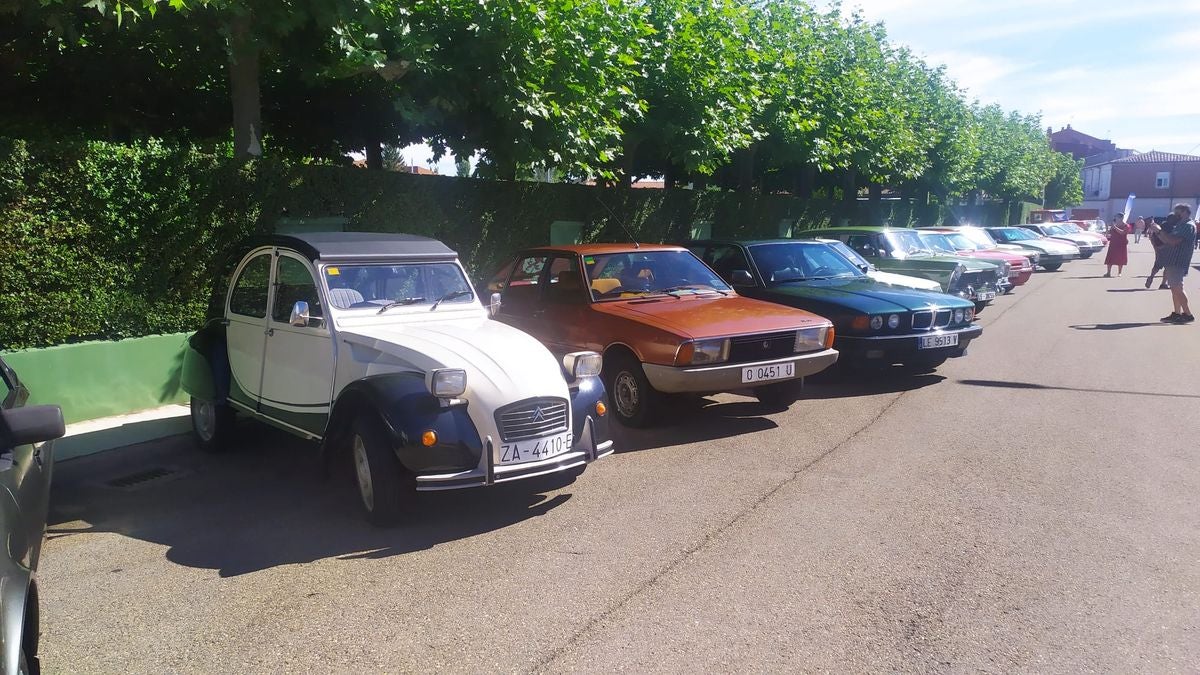 Los coches clásicos reinan en Santa María. 