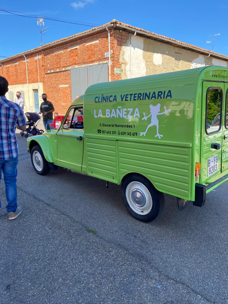 Los coches clásicos reinan en Santa María. 