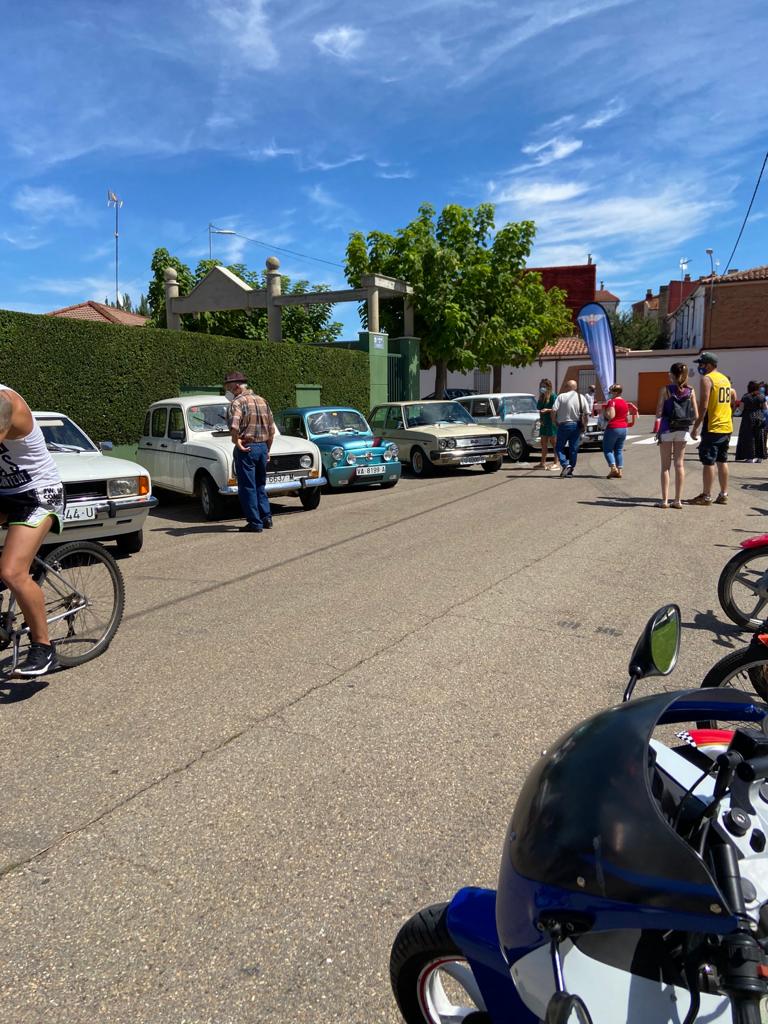 Los coches clásicos reinan en Santa María. 