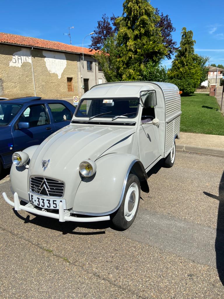 Los coches clásicos reinan en Santa María. 