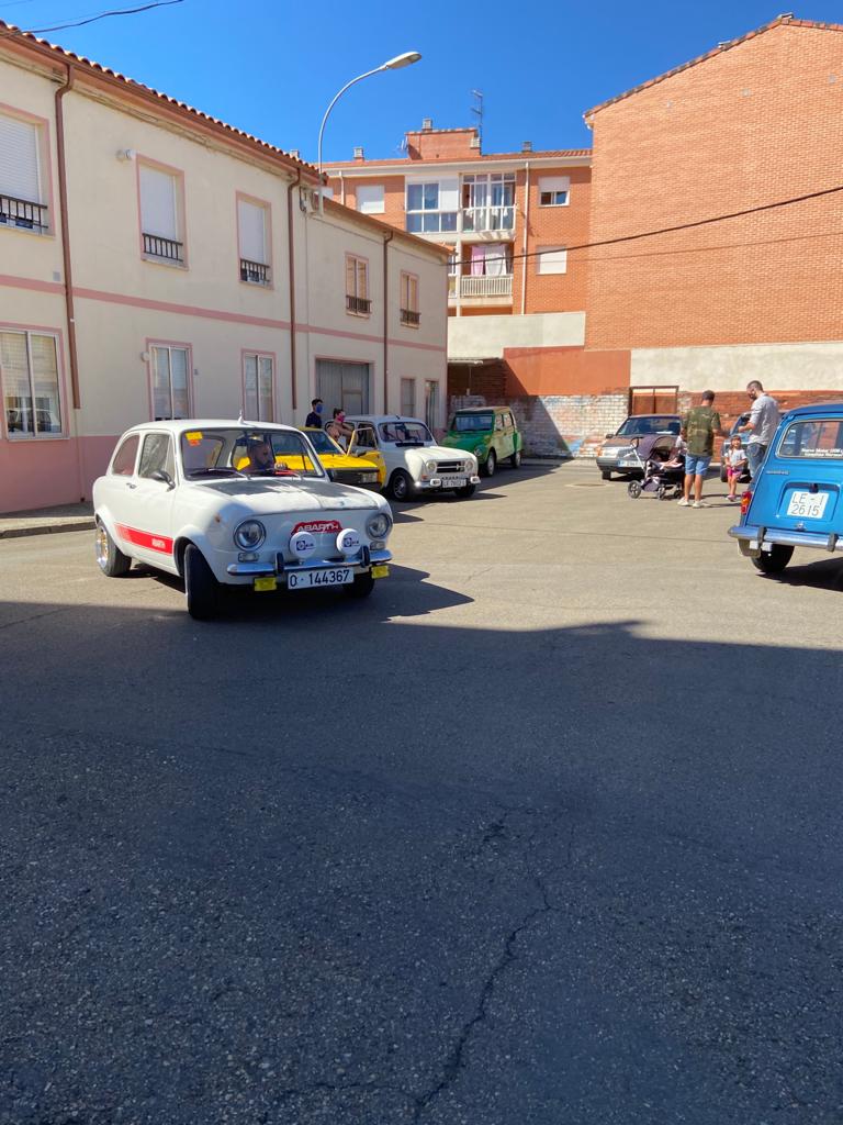 Los coches clásicos reinan en Santa María. 