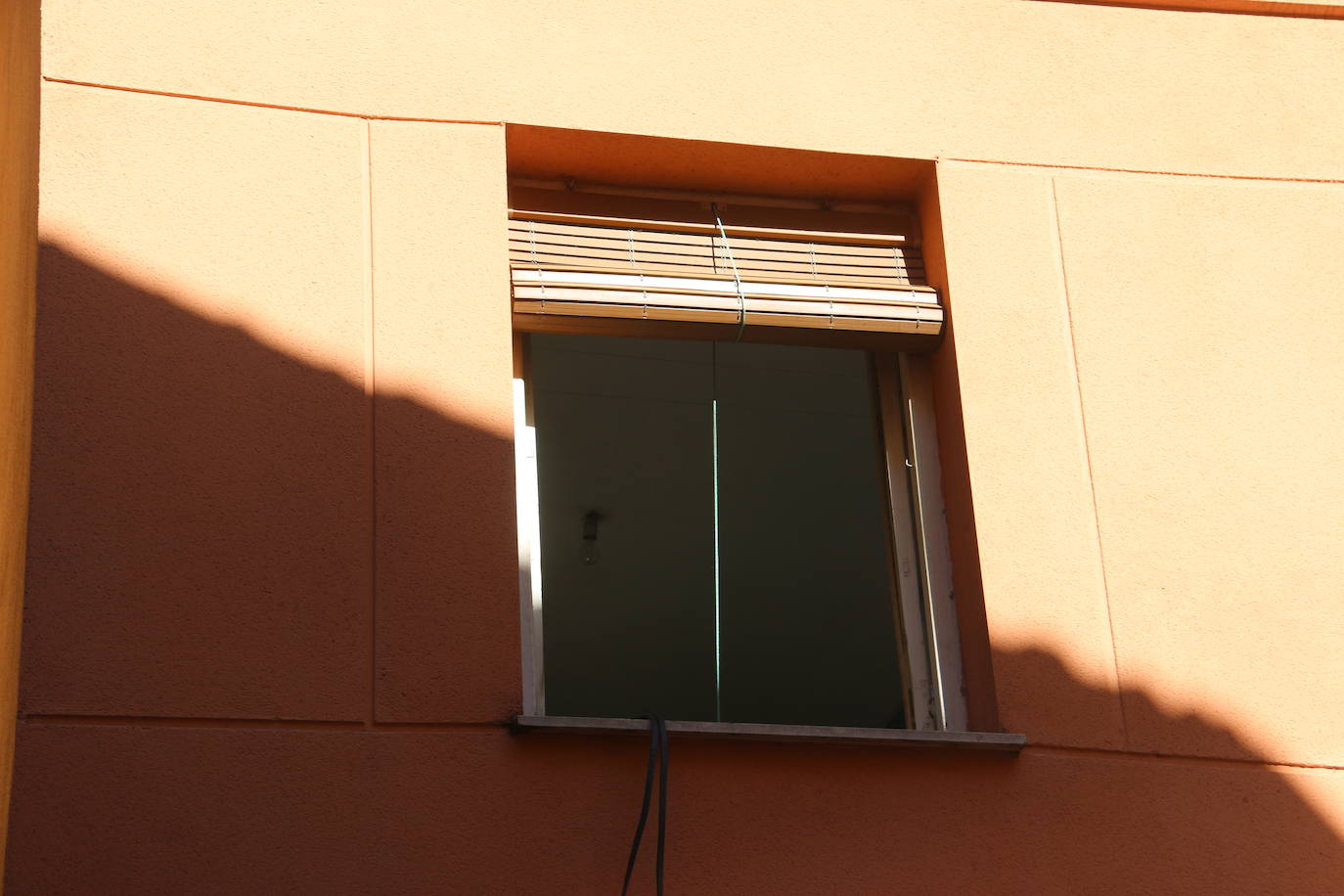 Fotos: Intervención de Bomberos y Policía Local de León en la plaza Matasiete