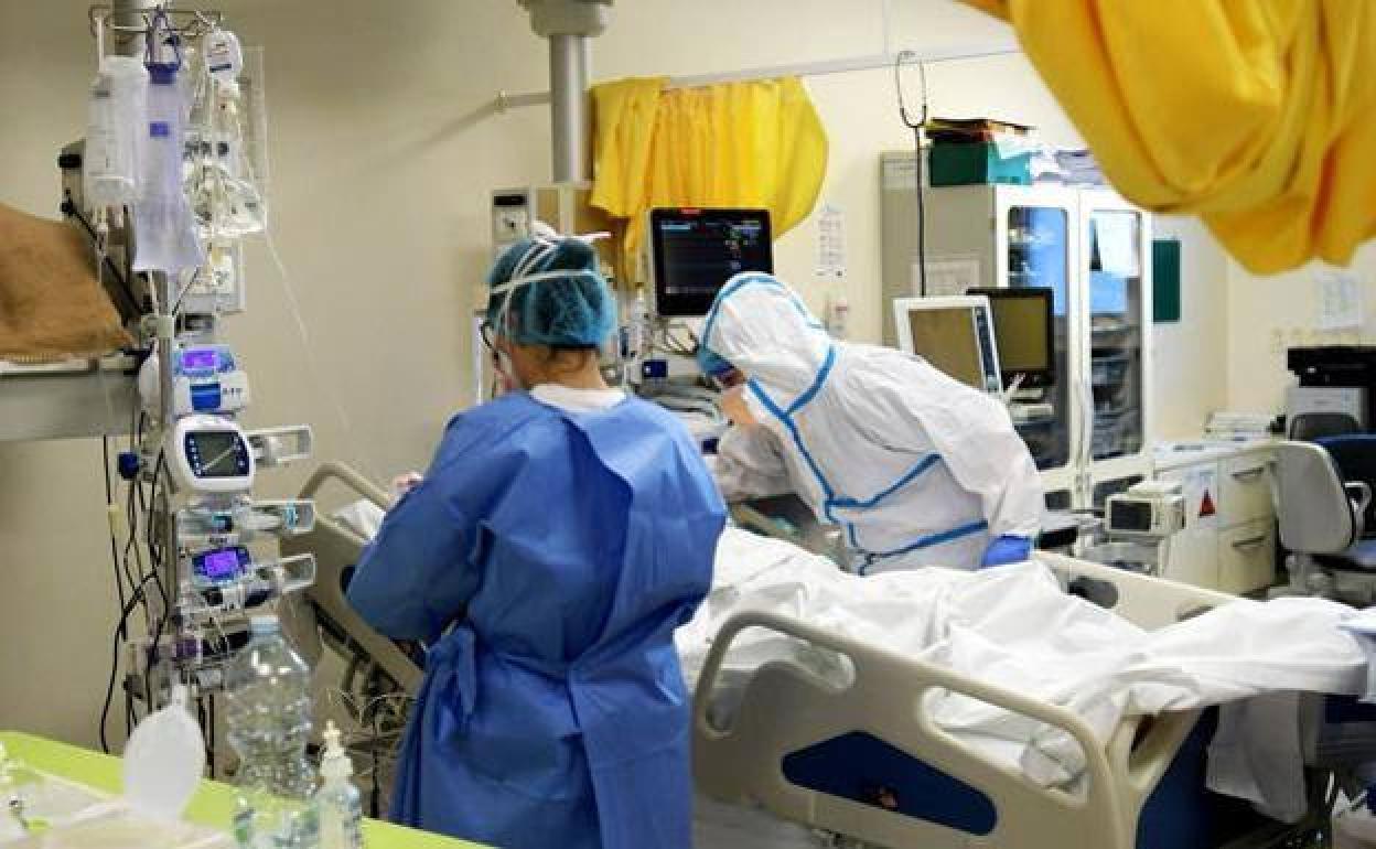 Sanitarios en el Hospital de León.