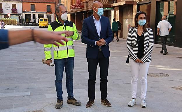 Galería. El alcalde visita las obras en Arco de Ánimas.