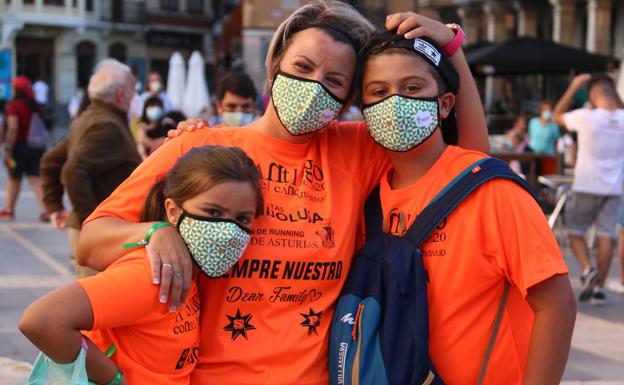 Galería. Participantes en la marcha por relevos.