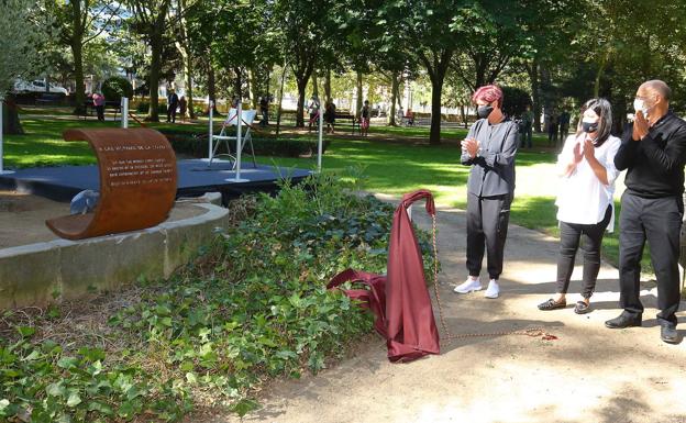 Ponferrada rinde homenaje a las víctimas de la pandemia entre llamamientos a la responsabilidad ciudadana para frenar los contagios