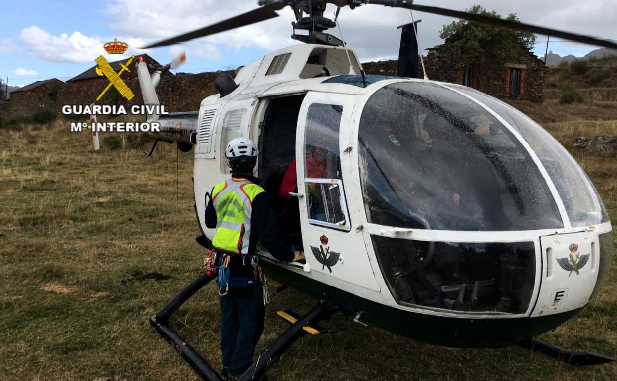 Rescate en el helicóptero de la Guardia Civil.